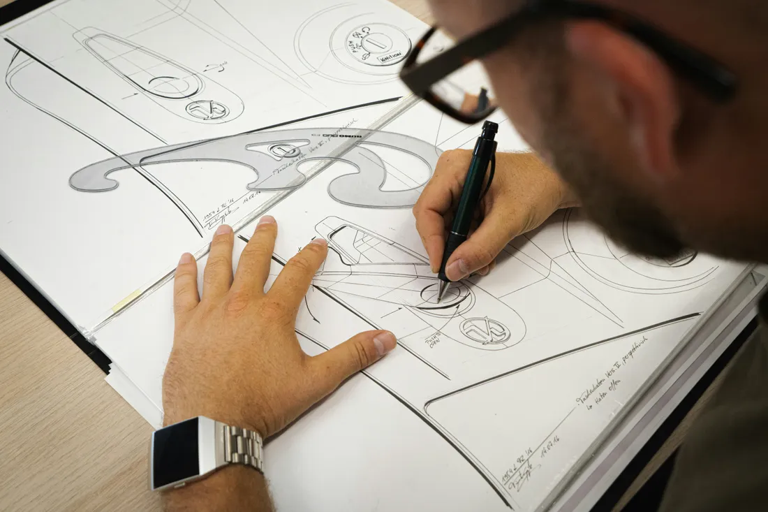 Plans techniques sur une table de conception